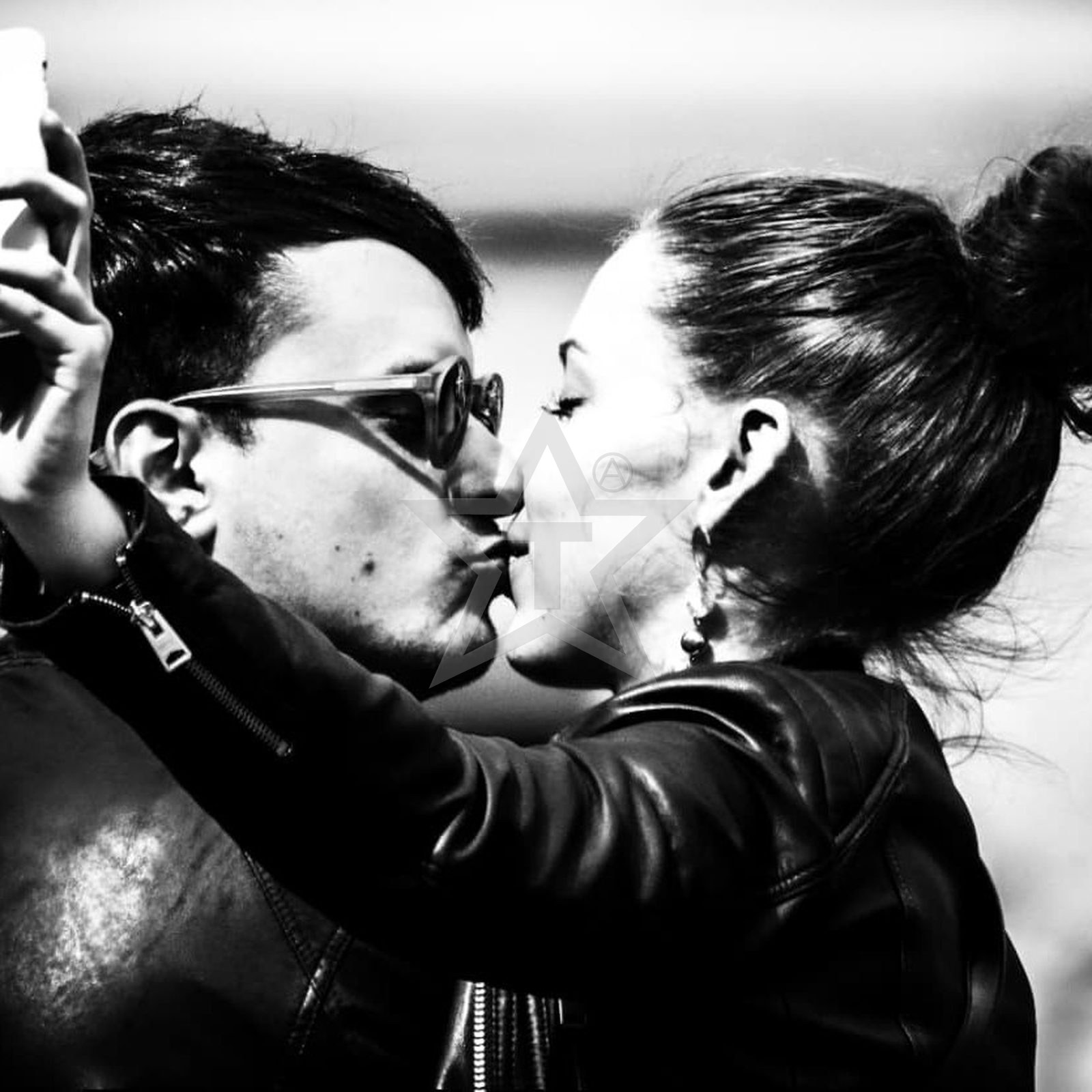 KISSING COUPLE (2026) – Fotografie von Thomas Anderer, Fine Art Fotografie, 100 × 100 cm